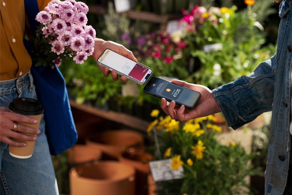 애플의 아이폰 NFC 칩 개방한다 삼성페이도 결제 가능